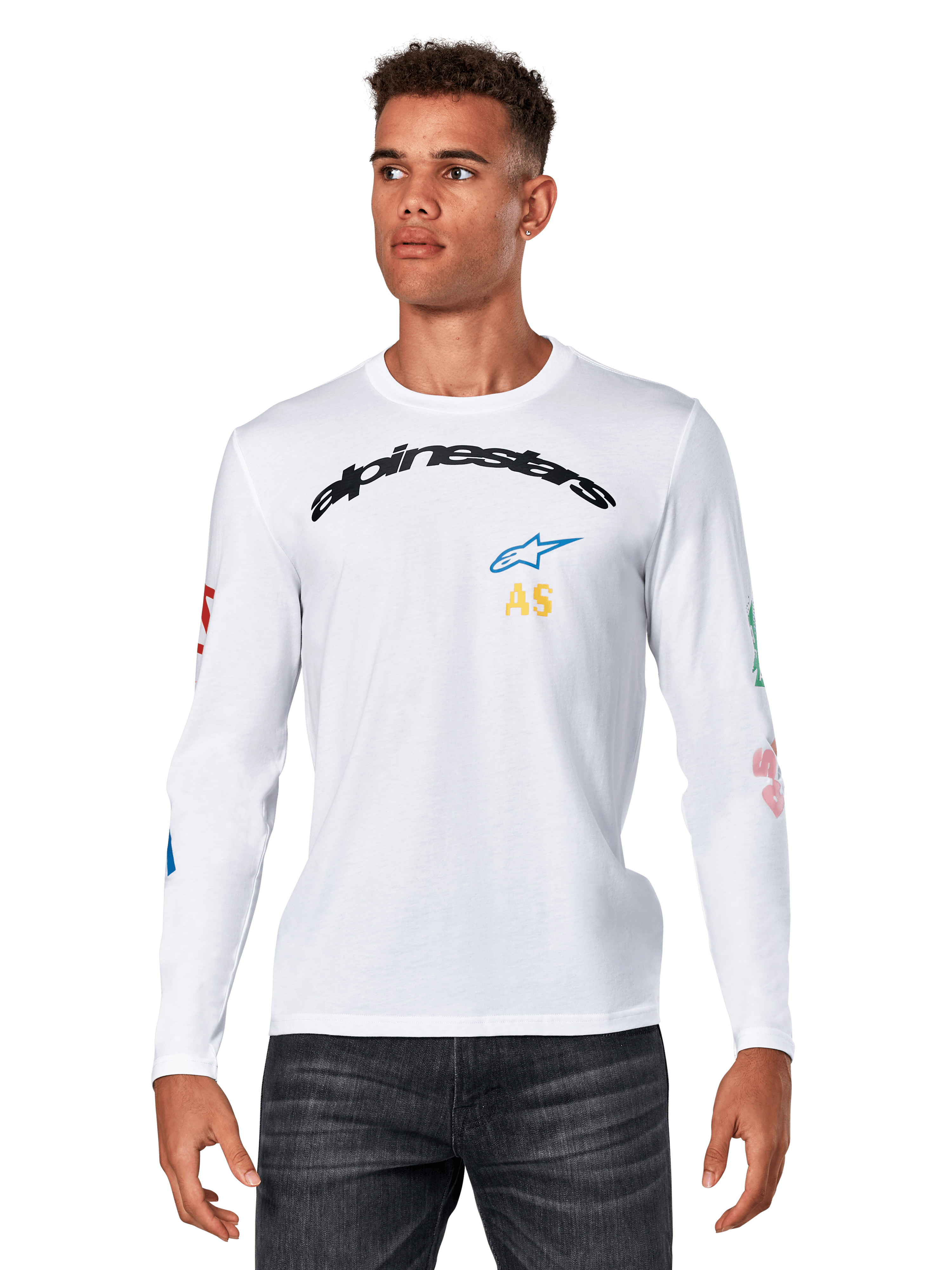 Alpinestars Brundo CSF Maglietta a maniche lunghe, bianca, logo Alpinestars nero ad arco con stella blu e iniziali AS gialle, stampe grafiche colorate sulle maniche, streetwear casual da uomo ispirato al motorsport