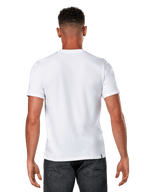 Alpinestars Glyfs CSF Tee, maglietta a maniche corte, bianco, vista posteriore di un modello maschile che indossa una t-shirt bianca semplice e denim scuro, streetwear casual motorsport