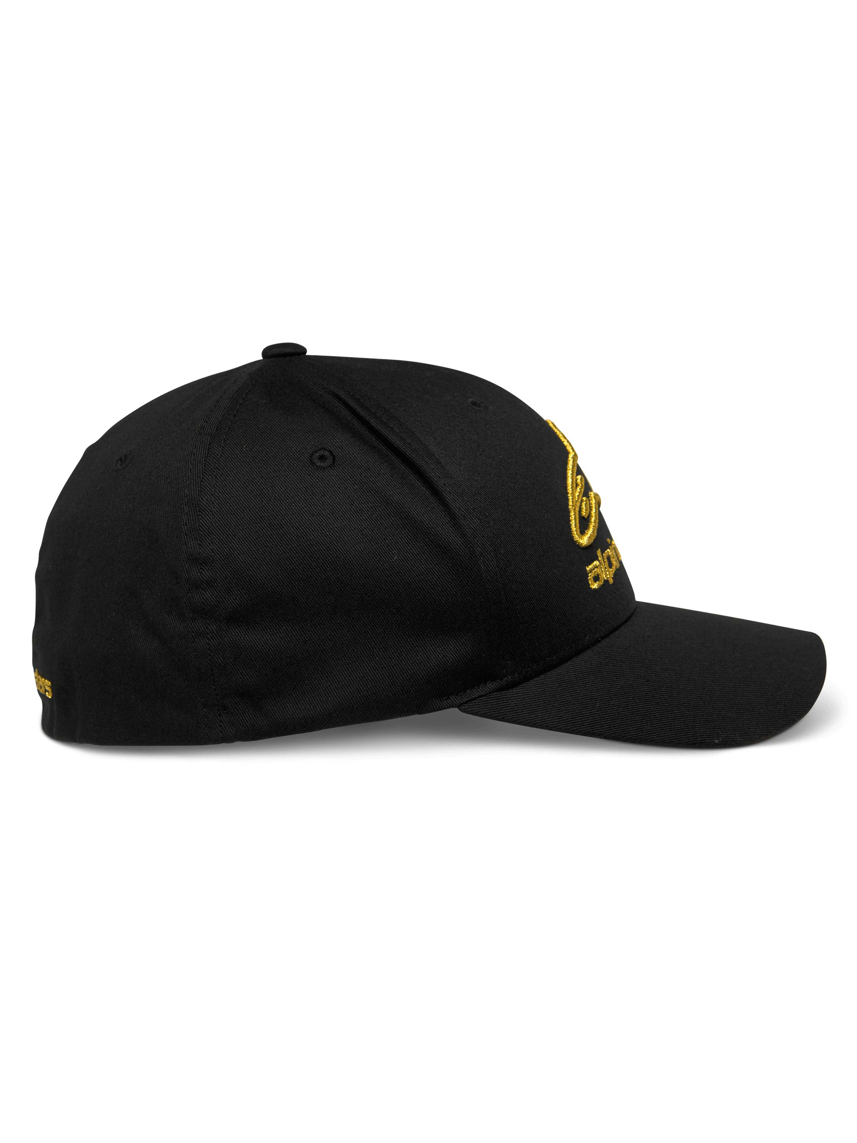 Cappello Alpinestars Gild, berretto sportswear, nero e oro, vista laterale con visiera curva, corona strutturata e ricamo 3D metallico dorato sul davanti e di lato, tessuto twill elasticizzato