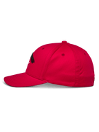 Cappello Alpinestars Arcstars, berretto da baseball rosso, vista laterale di profilo, corona strutturata con visiera curva, ricamo 3D Astars nero, abbigliamento sportivo casual motorsport
