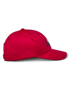 Cappello Alpinestars Profile, rosso, vista laterale, cappello da baseball con corona strutturata e visiera curva, tessuto twill di cotone, copricapo casual ispirato al motorsport