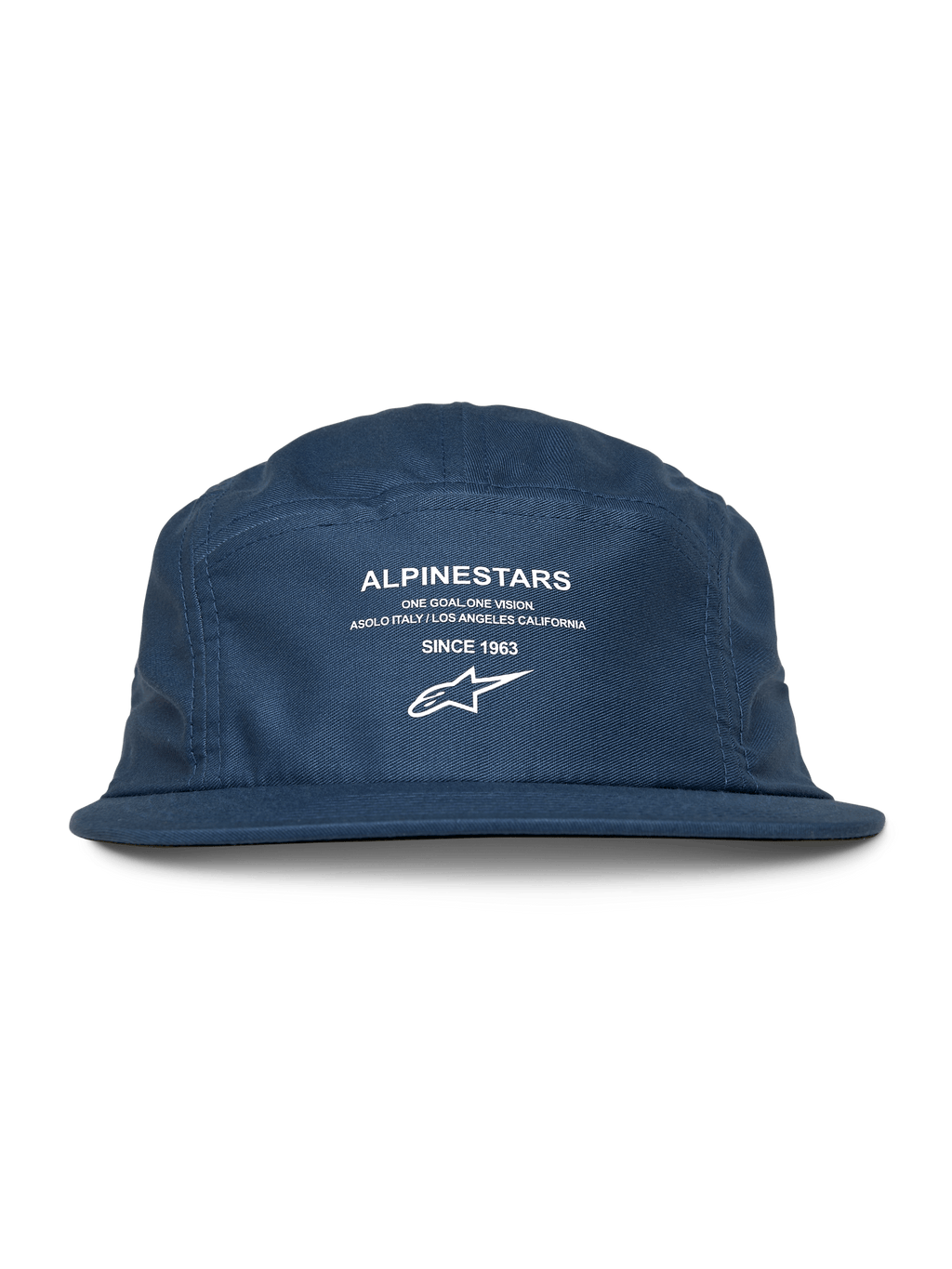 Alpinestars Peasy Hat, cappello jockey a 5 pannelli, blu, visiera piatta con corona non strutturata, grafica frontale bianca con logo e testo 'Since 1963', copricapo casual ispirato al motorsport