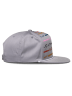 Cappello Alpinestars Glphy, grigio, snapback con visiera piatta e stampa multi-logo colorata, rifinitura con corda bianca sulla visiera, corona strutturata, copricapo casual ispirato al motorsport