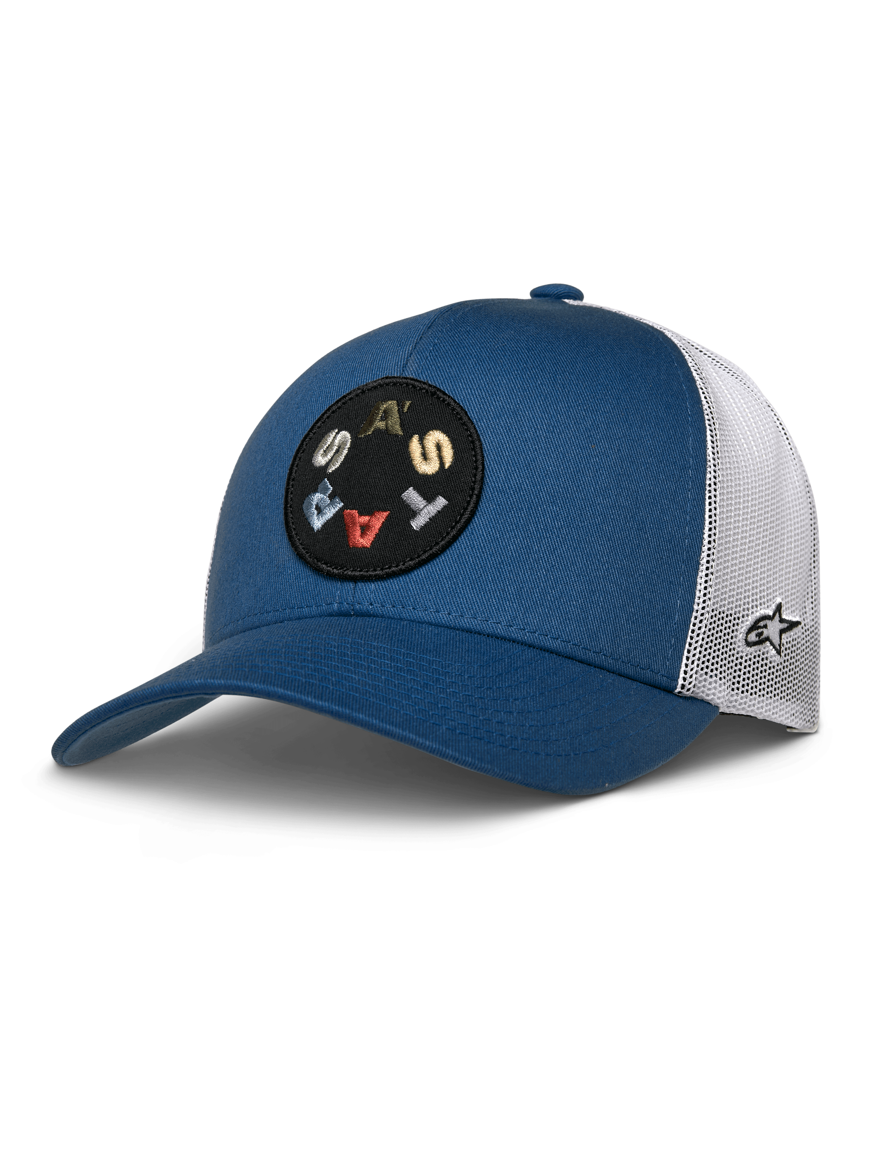 Alpinestars Gambit Trucker Hat, cappello trucker blu con retro in rete bianca, patch circolare nera con scritta 'ASTARS' multicolore, visiera curva e corona strutturata, copricapo casual da motorsport