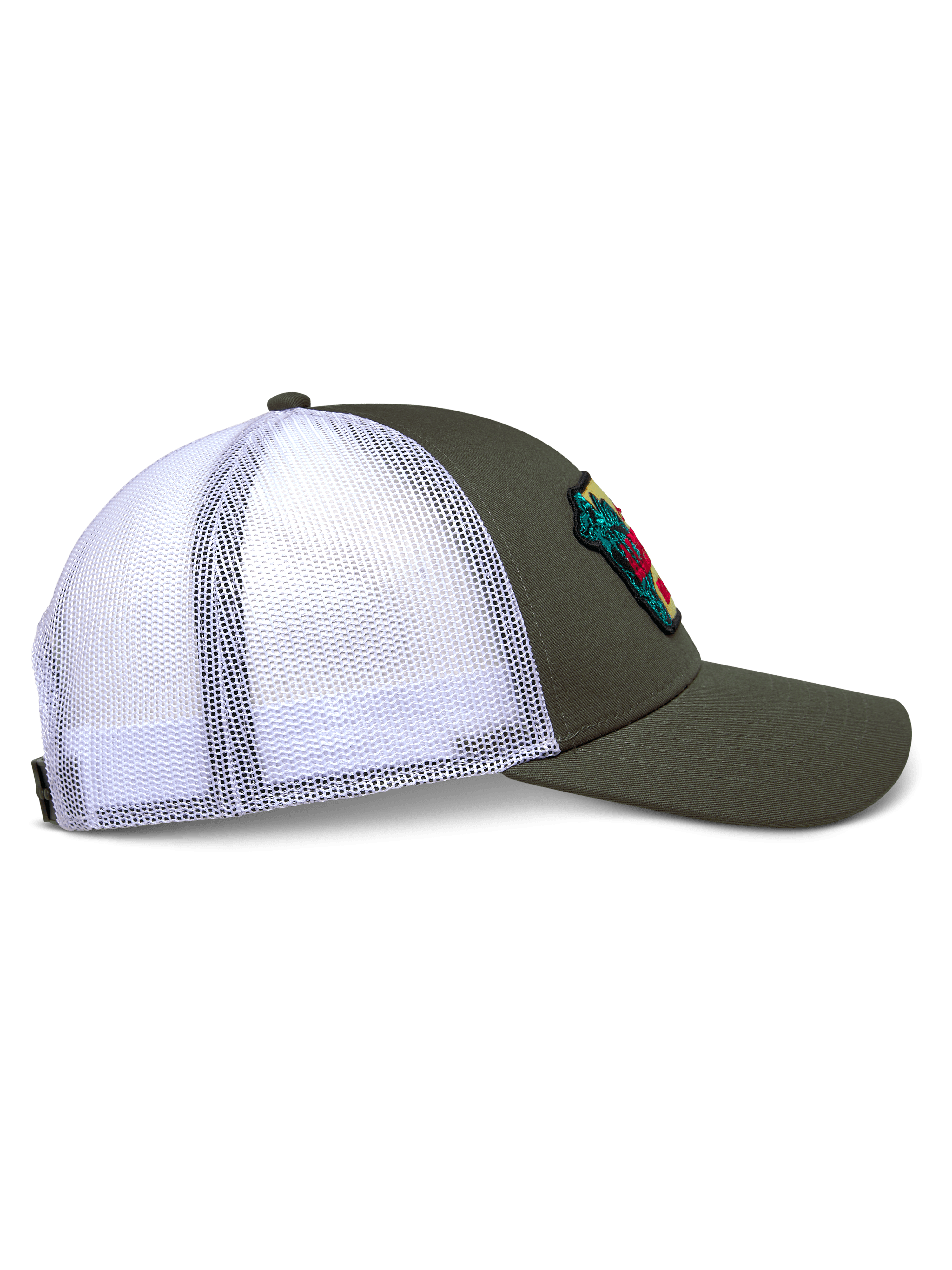 Alpinestars Hardware Trucker Hat, vista laterale, verde militare con retro in rete di poliestere bianca, visiera curva e corona strutturata, con patch ricamata, copricapo casual ispirato al motorsport
