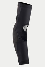 Alpinestars Paragon Pro Elbow Protector, nero, vista laterale che mostra la struttura in rete elastica traspirante e un'ampia finestra di ventilazione sul retro, design ergonomico slip-on con polsini elasticizzati per la protezione in mountain bike