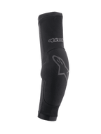 Alpinestars Paragon Plus Elbow Protectors, gomitiere MTB, nero con dettagli logo grigi, design a manica slip-on con sezione del gomito imbottita e materiale in rete traspirante, equipaggiamento protettivo per il ciclismo fuoristrada