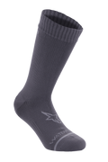 Alpinestars A-Dura Waterproof Socks, grigio titanio scuro, calze da ciclismo a metà polpaccio con texture a coste, logo a stella Alpinestars grigio chiaro sulla caviglia e scritta "WATERPROOF" vicino alla punta, abbigliamento tecnico per mountain bike e guida fuori strada