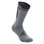 Alpinestars Merino Socks 24, calzini da ciclismo, grigio e nero, maglia in lana merino a strato singolo, polsino a coste nero con marchio, logo Astars nero sulla parte superiore del piede