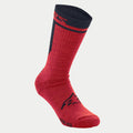 Alpinestars Merino Socks 24, calzini da ciclismo, rosso e nero, con altezza del polsino di 24 cm, logo Alpinestars nero sul piede e costruzione in lana merino testurizzata per isolamento e gestione dell'umidità
