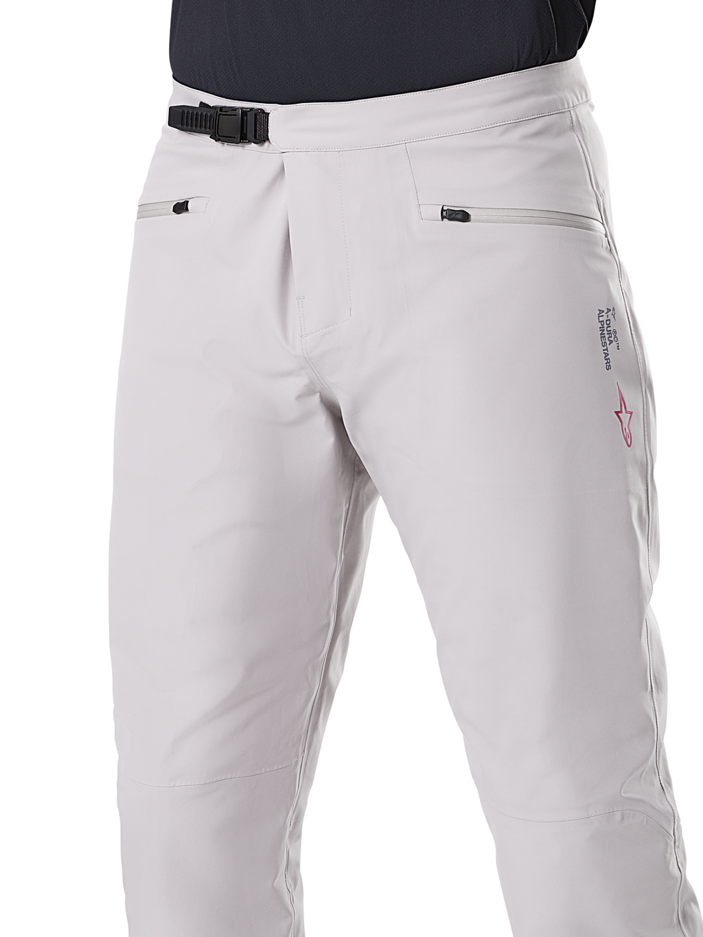 Pantaloni Impermeabili Alpinestars A-Dura, pantaloni da MTB, grigio titanio, vista frontale che mostra la chiusura a cricchetto nera in vita e le tasche per le mani con cerniera, costruzione impermeabile resistente per mountain bike
