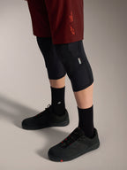 Pantaloncini Alpinestars A-Dura Ride bordeaux, shorts MTB resistenti con fit elasticizzato e logo distintivo.