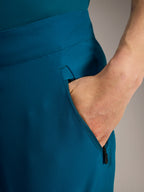 Pantaloncini Alpinestars A-Dura Ride verde blu, con tasca laterale con zip e tessuto elasticizzato a 4 vie.