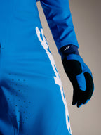 Pantaloni A-Supra Elite Faded Bright Blue con ventilazione laser e logo Astars bianco su tessuto stretch premium.