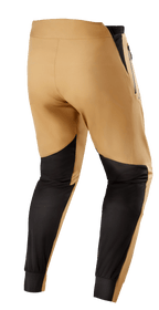 Alpinestars Tahoe 8.1 Waterproof Pants, pantaloni MTB impermeabili, cachi e nero, vista posteriore con pannelli rinforzati neri sui polpacci, linguette di regolazione in vita e zip impermeabili per la guida su trail in condizioni di bagnato