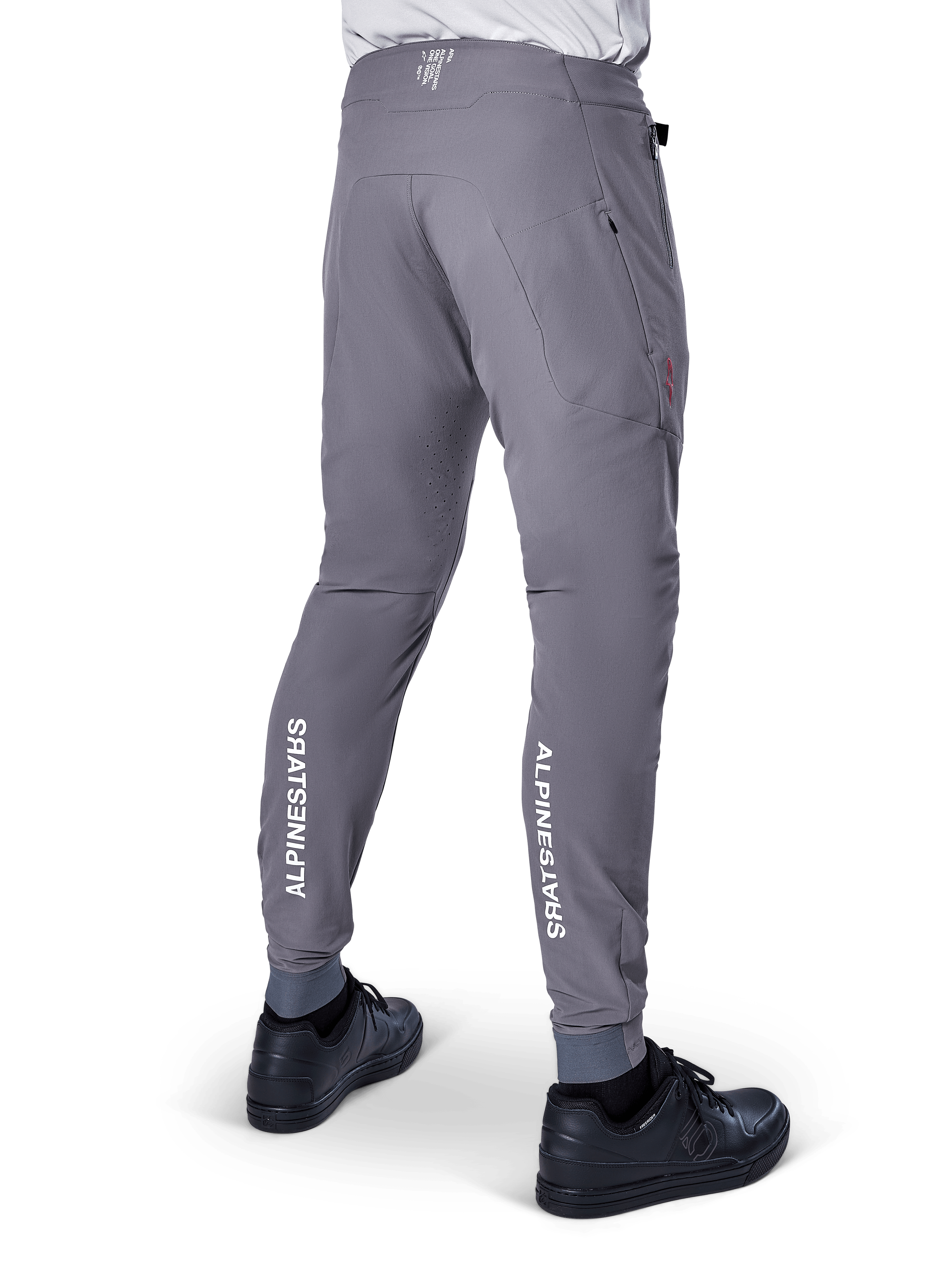 Pantaloni Alpinestars A-Aria Elite, pantaloni da MTB, grigio scuro, con loghi Alpinestars bianchi verticali sul retro della parte inferiore delle gambe, fori di ventilazione tagliati al laser, polsini elasticizzati e vestibilità performante per mountain bike