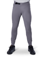 Alpinestars A-Aria Elite Pants, pantaloni da mountain bike, grigio scuro, con perforazioni laser sull'interno coscia per la ventilazione e chiusura con fibbia magnetica in vita, vestibilità performante con gambe affusolate indossati con scarpe sportive nere