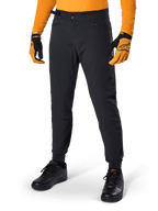 Alpinestars A-Dura Pants, pantaloni da mountain bike, nero, regolatori laterali in vita e tasche con zip, indossati con maglia e guanti arancioni, vestibilità regular sportiva per la guida MTB