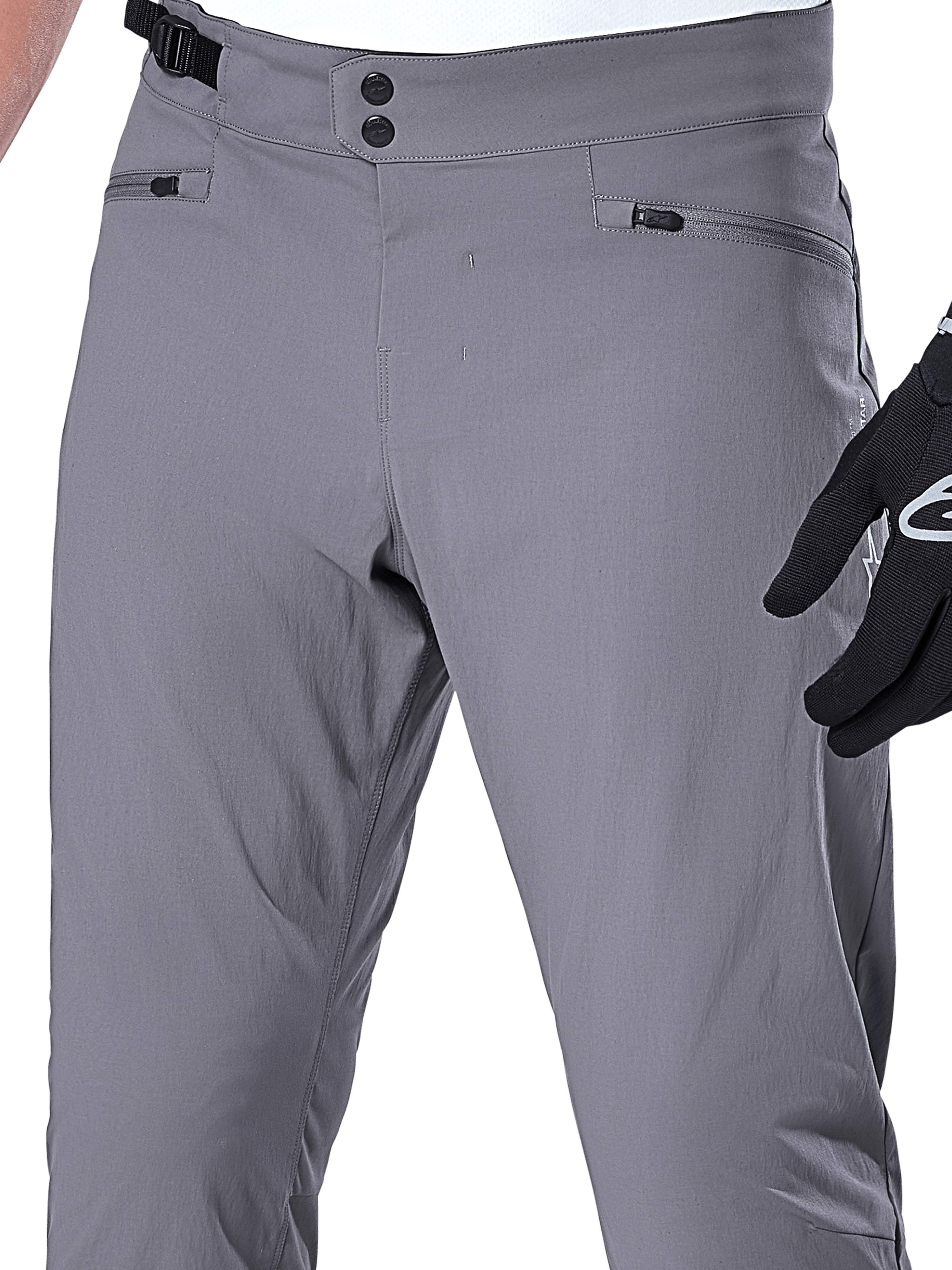 Pantaloni Alpinestars A-Dura, pantaloni MTB, grigio scuro, primo piano della zona vita con doppia chiusura a scatto, regolatore laterale e tasche con zip, tessuto elasticizzato resistente per mountain bike