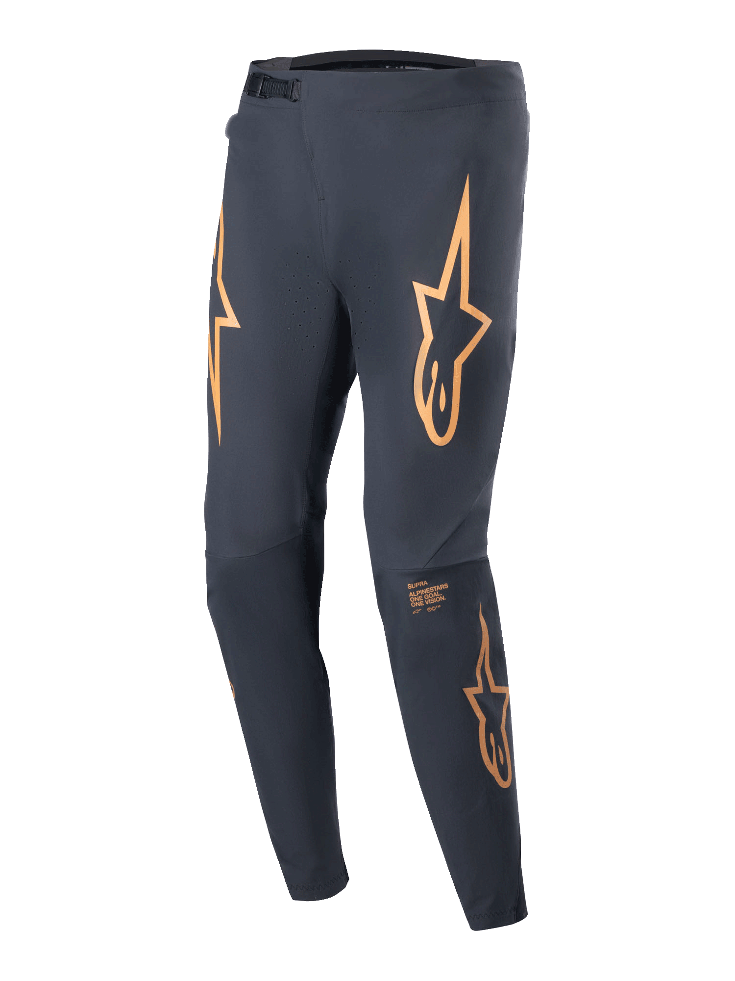 Alpinestars A-Supra Race Pants, pantaloni da gara MTB, nero con evidenti loghi a stella arancioni sulle cosce, chiusura frontale a cricchetto, ventilazione traforata al laser e vestibilità atletica affusolata