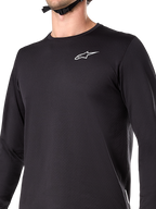 Alpinestars A-Dura Thermal Jersey, maglia da ciclismo a maniche lunghe, nero, con logo wordmark bianco sul petto, tessuto isolante foderato in pile, coda allungata, progettata per mountain bike con clima freddo