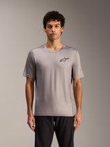 Maglia Alpinestars A-Dura Air grigia a maniche corte, con logo nero sul petto e mesh jacquard traspirante.
