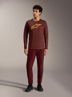 Maglia a maniche lunghe A-Dura Ride bordeaux con logo Alpinestars giallo e pantaloni coordinati per MTB trail.