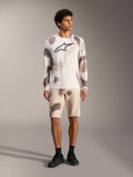 Maglia a maniche lunghe e pantaloncini Alpinestars A-Dura Ride Sand Camo, abbigliamento tecnico MTB con logo Astars.