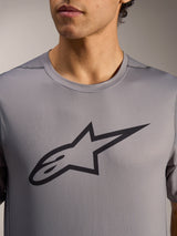 Maglia Alpinestars A-Dura Ride grigia a maniche corte con logo nero e tessuto jacquard traspirante.