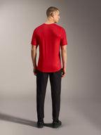 Maglia A-Dura Ride rossa a maniche corte, vista posteriore con orlo allungato e tessuto leggero da MTB.