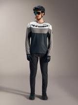 Maglia A-Dura Race a maniche lunghe, color-block grigio e bianco con logo Alpinestars, abbigliamento tecnico per MTB.
