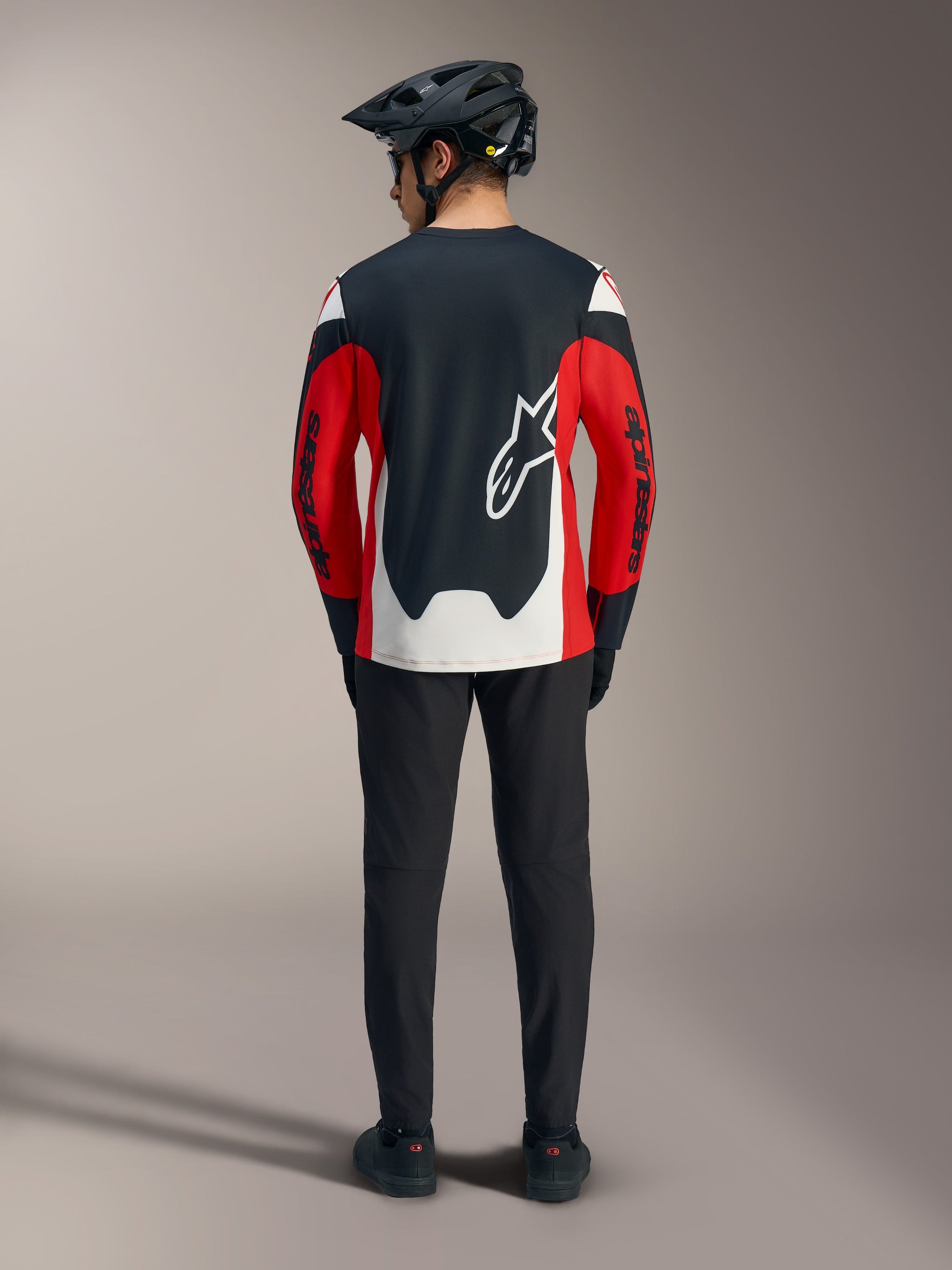 Maglia Alpinestars A-Dura Race a maniche lunghe rossa con inserti neri e bianchi e grande logo Astars sul retro.