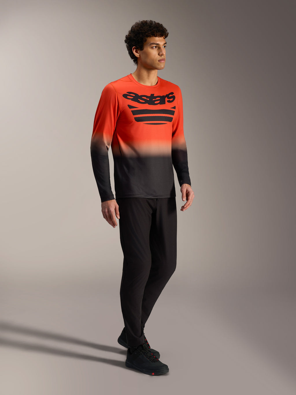 Maglia Alpinestars A-Dura ASTARS 2.0 a maniche lunghe arancione e nera con logo, per performance in mountain bike.