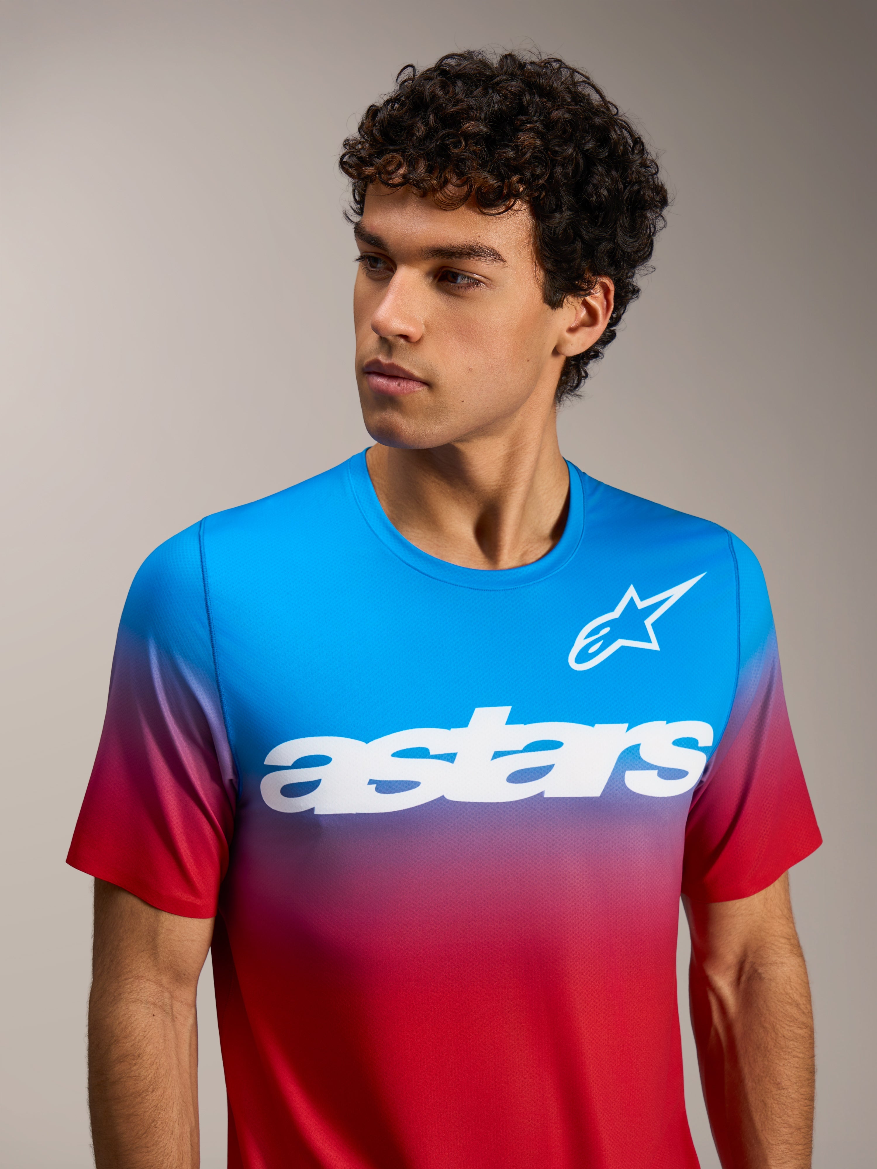 Maglia Alpinestars A-Dura ASTARS 2.0 a maniche corte, sfumatura rosso e blu con logo bianco per MTB.