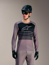 Maglia Alpinestars A-Dura Elite a maniche lunghe grigia con grafica nera sul petto, abbigliamento tecnico da trail MTB.