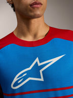 Alpinestars A-Dura Elite Maglia 2.0, top MTB blu e rosso con prominente logo a stella bianco sul petto.