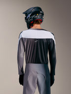 Maglia A-Supra Elite grigio sfumato, vista posteriore con pannello bianco, tessuto microperforato e logo ASTARS.
