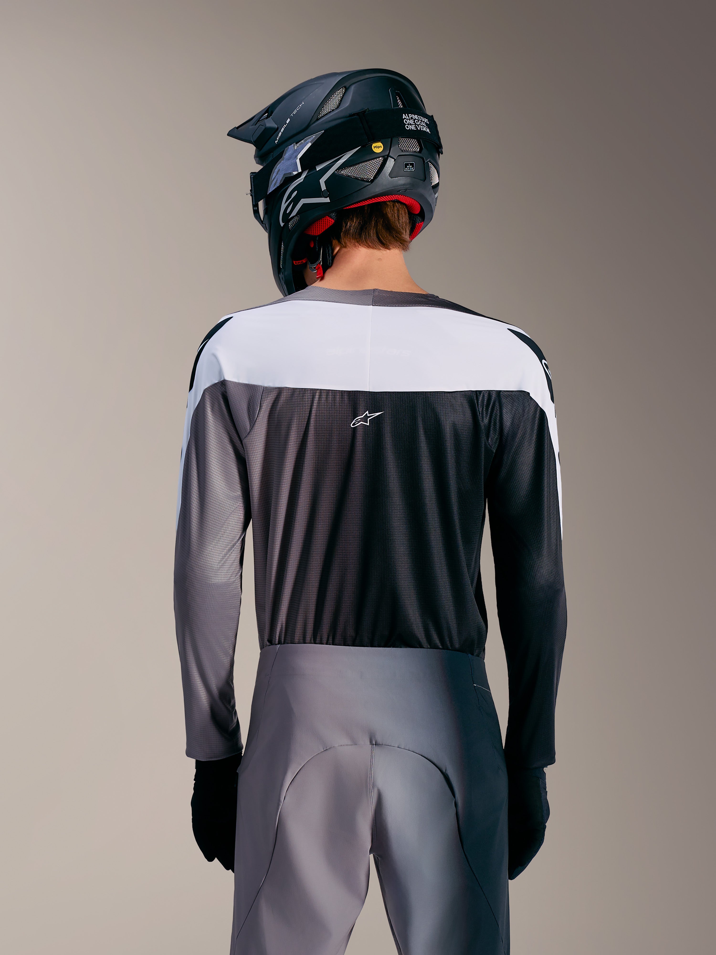 Maglia A-Supra Elite grigio sfumato, vista posteriore con pannello bianco, tessuto microperforato e logo ASTARS.