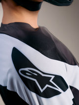 Maglia Alpinestars A-Supra Elite Gray Fade, tessuto microperforato traspirante con logo ASTARS in evidenza.
