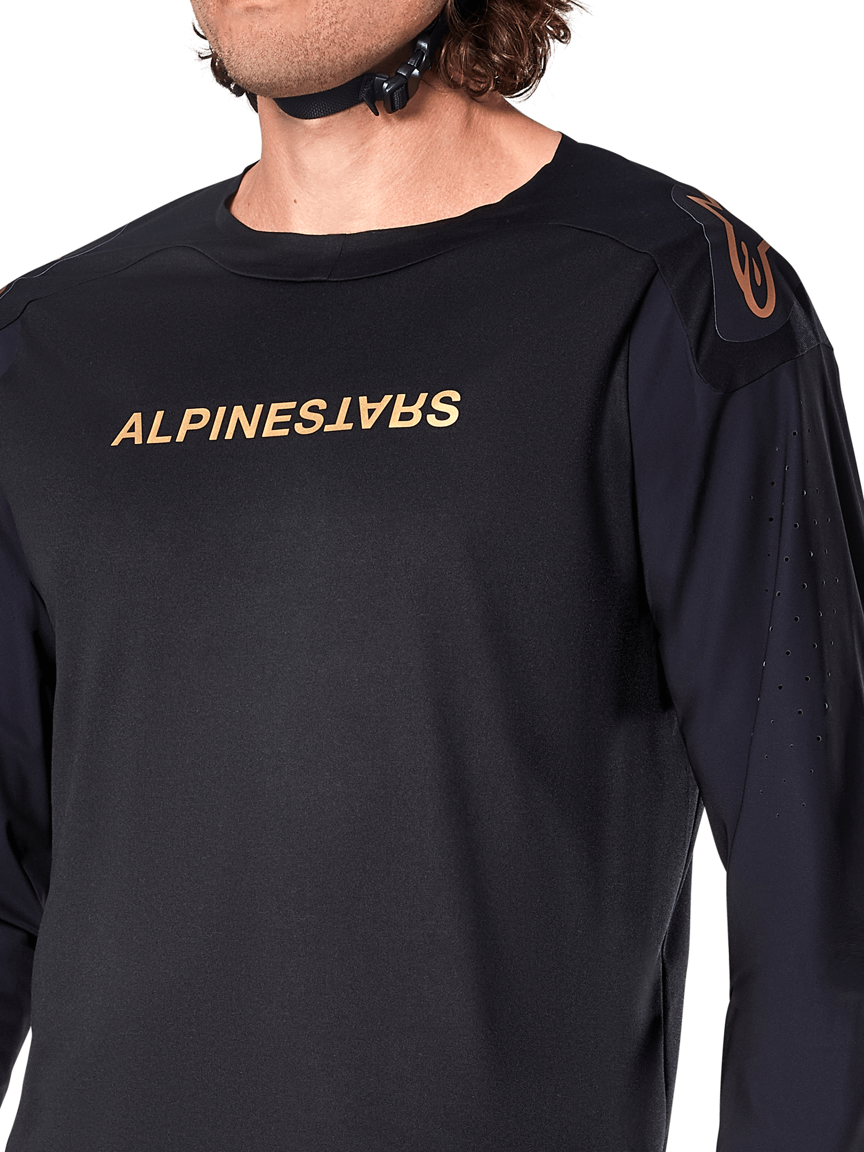 Maglia a maniche lunghe Alpinestars A-Aria Polartec Switch, nero, con logo Alpinestars color bronzo sul petto e sulla spalla, perforazioni laser sulle maniche per la ventilazione, abbigliamento tecnico da MTB