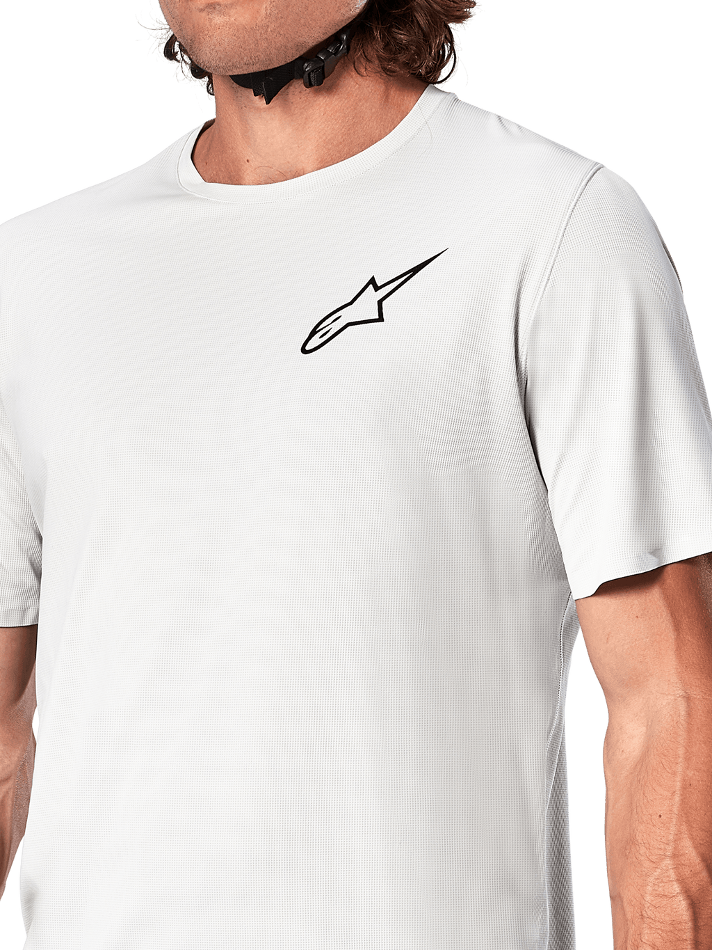 Alpinestars A-Aria Astar Jersey, maglia da ciclismo a maniche corte, White Dove, vista ravvicinata con logo Astar nero sul petto, materiale in poliestere testurizzato traspirante, vestibilità performante leggera per mountain bike