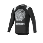 Alpinestars A-Supra Oscar Long Sleeve Jersey, maglia da ciclismo nera, con una grande grafica a spirale Oscar bianca sul petto, inserti bianchi sulle spalle, logo Alpinestars, leggera e traspirante per il gravity MTB