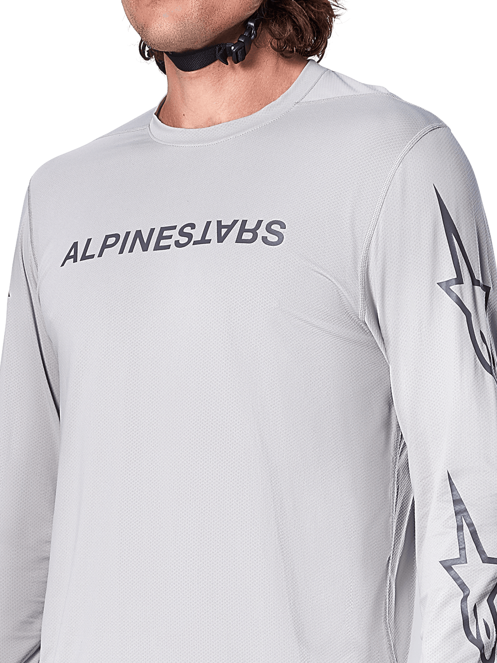 Alpinestars A-Dura Switch Jersey - Long Sleeve, maglia da mountain bike grigio chiaro con marchio a scritte grigio scuro sul petto e logo a stella sulla manica, texture jacquard traspirante, abbigliamento tecnico per trail riding