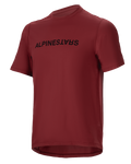 Alpinestars A-Dura Switch Jersey, maglia MTB a maniche corte, bordeaux, logo nero sul petto, tessuto leggero e traspirante, girocollo e orlo posteriore allungato, progettata per il ciclismo fuoristrada