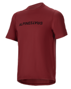 Alpinestars A-Dura Switch Jersey, maglia MTB a maniche corte, bordeaux, logo nero sul petto, tessuto leggero e traspirante, girocollo e orlo posteriore allungato, progettata per il ciclismo fuoristrada