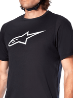 Alpinestars A-Dura Dri Oscar Jersey, maglia MTB a maniche corte, nero riflettente, con un grande logo Alpinestars bianco sul petto, tessuto tecnico traspirante per mountain bike
