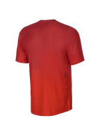Maglia Alpinestars Youth A-Dura Rise a maniche corte, vista posteriore, Spicy Orange, caratterizzata da una trama in tessuto jacquard, un piccolo logo Astars nero sul lato inferiore e un orlo posteriore allungato per una maggiore copertura in mountain bike.