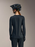 Maglia MTB Stella A-Dura Ride nera a maniche lunghe, vista posteriore con discreto logo Alpinestars sull'orlo.