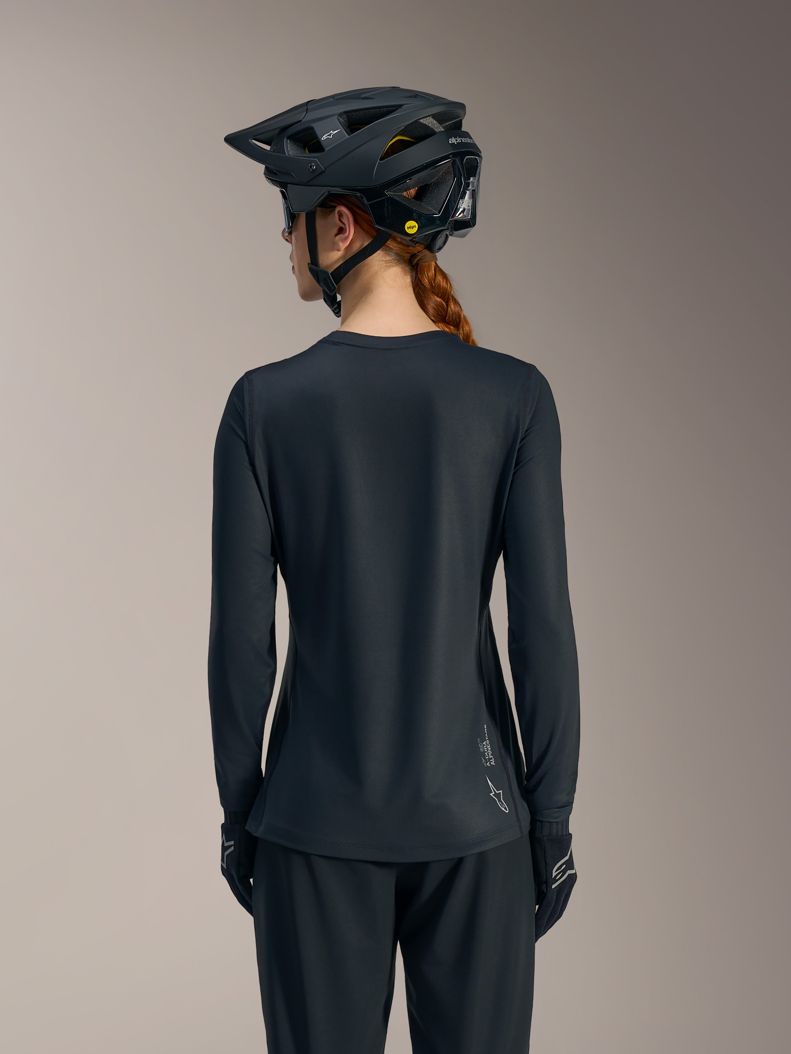 Maglia MTB Stella A-Dura Ride nera a maniche lunghe, vista posteriore con discreto logo Alpinestars sull'orlo.