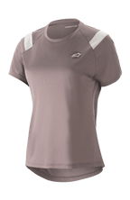 Alpinestars Stella Alps Escape Jersey da donna, maglia da MTB a maniche corte, grigio Sparrow con inserti bianchi sulle spalle, pannelli in mesh traforato per la traspirabilità, orlo posteriore allungato e arrotondato, piccolo logo Astar circolare sul petto, vestibilità sportiva casual per mountain bike